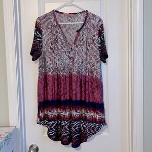 Simply Aster by Firmiana Short Sleeve Abstract Tunic Top